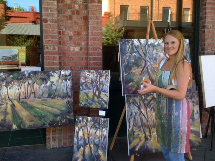 Kristin Hartman painting outdoors in Folsom on 2nd Saturday